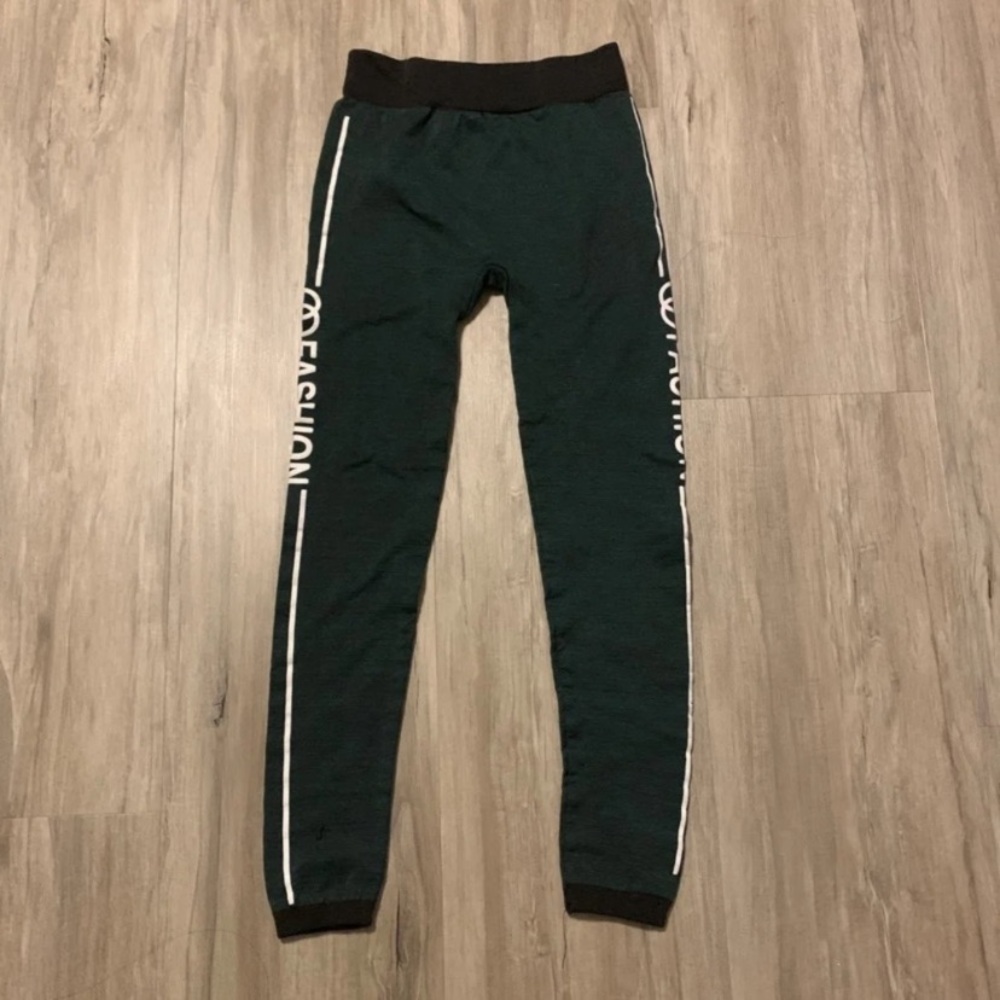 Green leggings